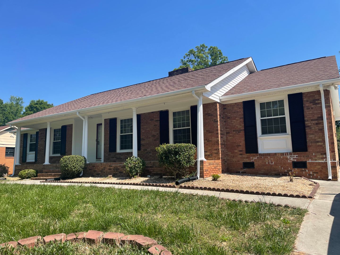 Charlotte House: 7327 Meadowdale Lane