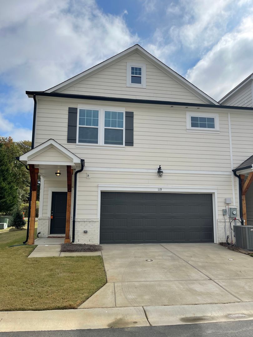 Pineville House: 119 Cranford Drive