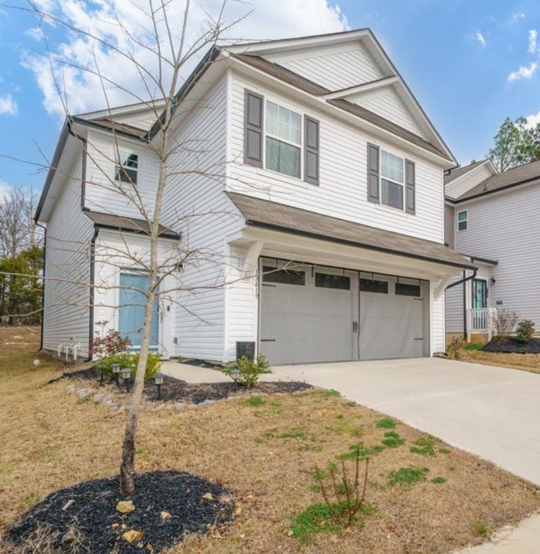 Charlotte House: 13419 Porter Creek Rd
