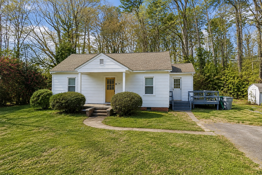 Charming Charlotte Retreat with Convenience at Every Turn, 2BR/1BA/880 sq ft – photo 1