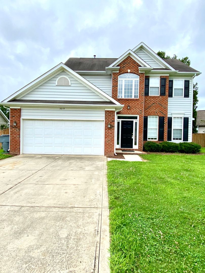 Charlotte House: 3019 Morning Mist Lane