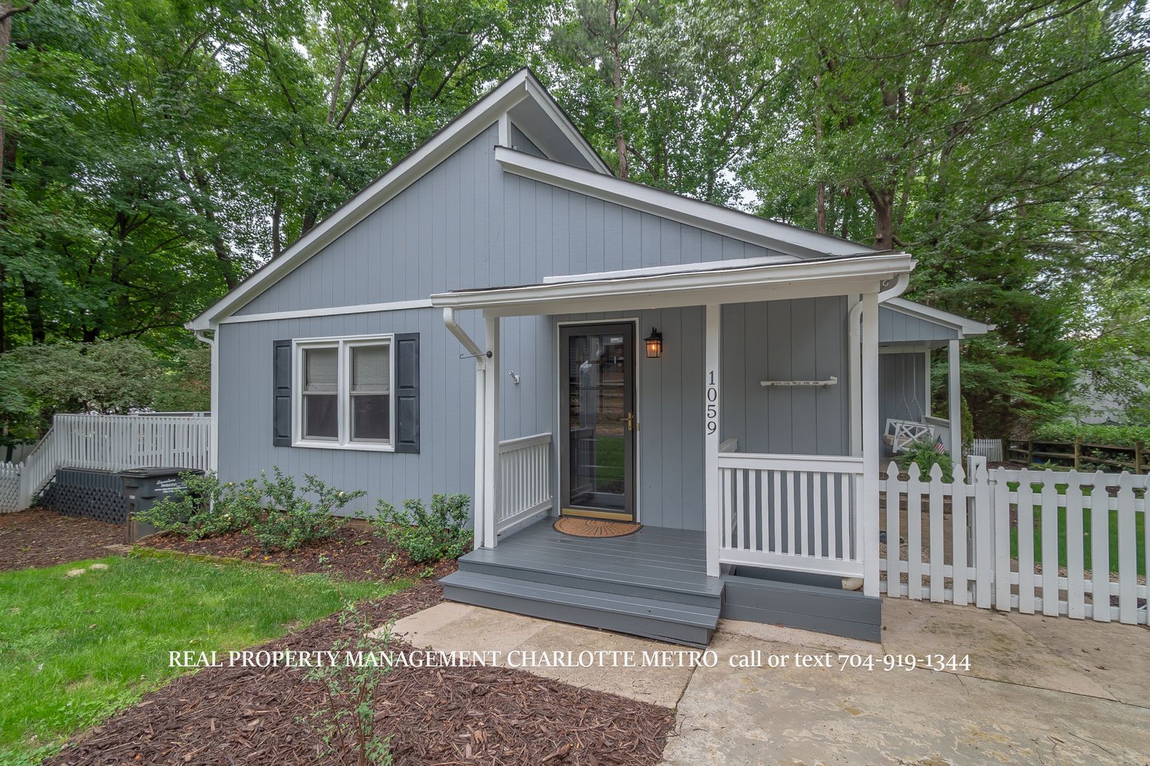 Tega Cay House: 1059 Woodlake Ln