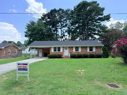 Beautiful Ranch Home in Princeton NC, 3 bed, 1.5 bath with Fenced Backyard Available Now!