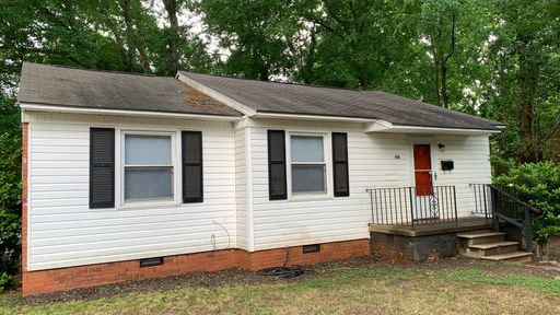 Raleigh 3 Bedroom Ranch Near Downtown, Available August 10th, Apply Now. – photo 1
