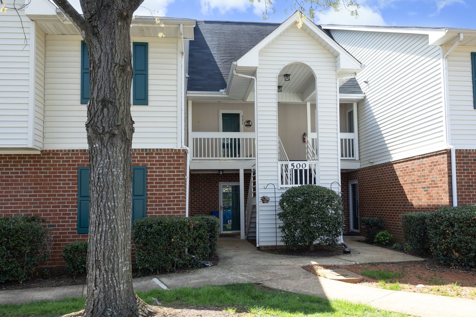 Cary Condo: 521 Renshaw Ct
