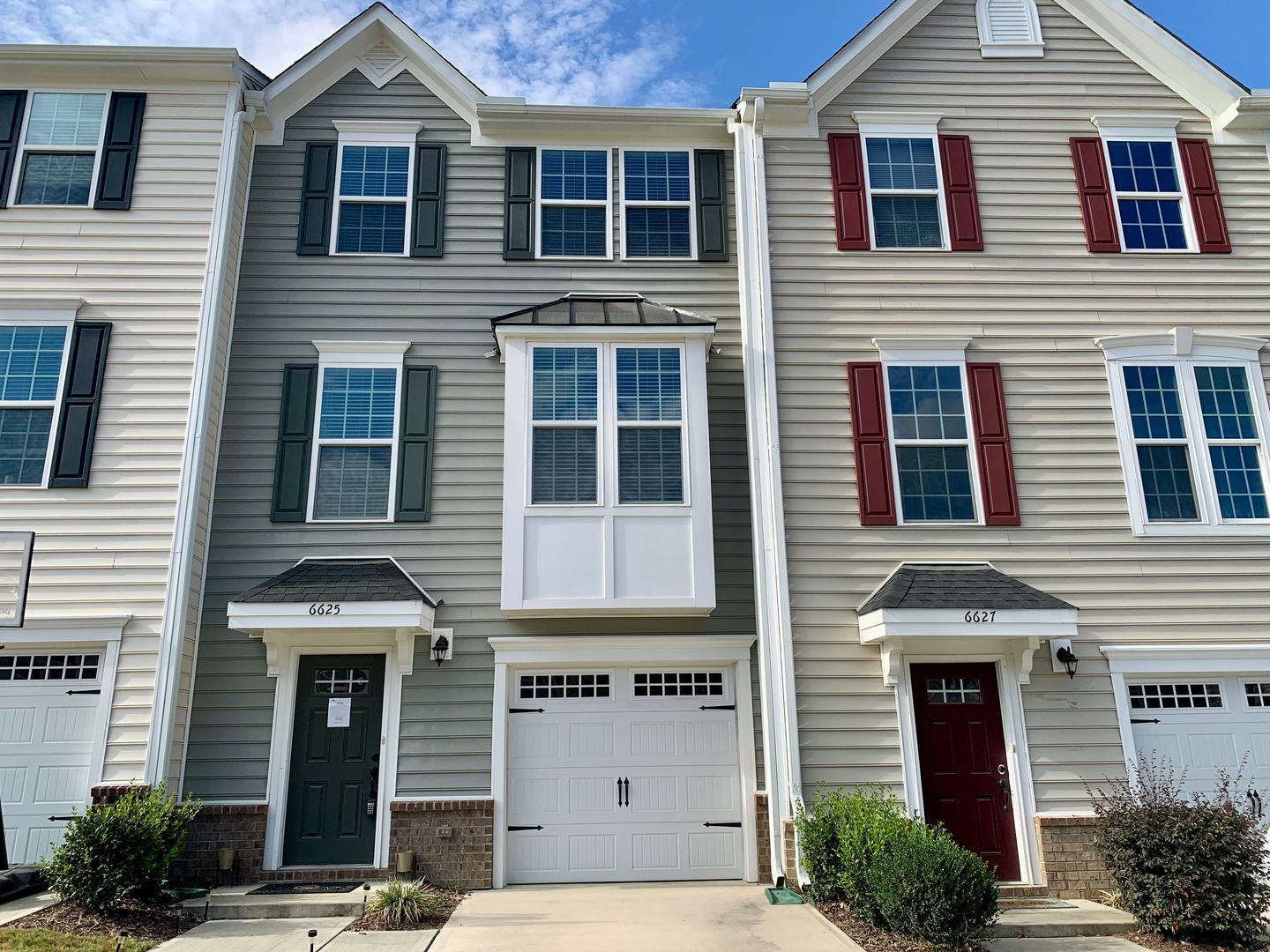 Amazing 3 Bedroom Townhome in North East Raleigh, Available Now!