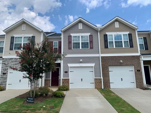 3-Bedroom Sanford Townhome with Community Pool, Courts & Putting Green Available Now! – photo 1