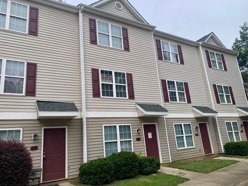 Amazing Bedroom Suite Near NC State University, Available in August! – photo 1