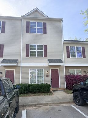 Amazing Bedroom Suite Near NC State University, Available Now! – photo 1