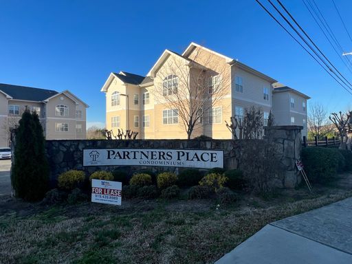 Three Bed/Three Bath Condo-Style Living Close to Elon University Campus
