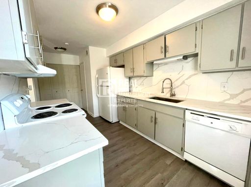 COMING SOON!**MOVE IN SPECIAL!** Ready to Move-In 3 Bed 2.5 bath Condo in Charlotte! – photo 1