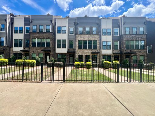 **MOVE IN SPECIAL!**Beautiful 3BR/3.5BA Townhouse in Charlotte! – photo 1
