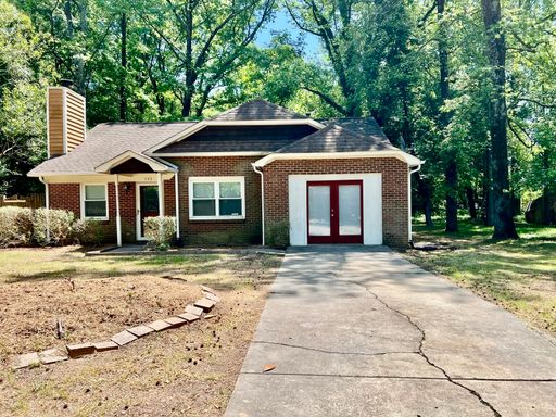 **MOVE IN SPECIAL!**Beautiful 3BR/1.5BA Home in Charlotte! – photo 1