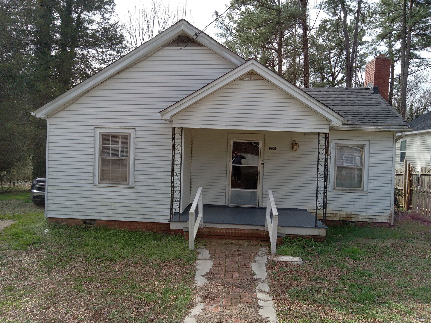 Warrenton House: 305 E Bute St,