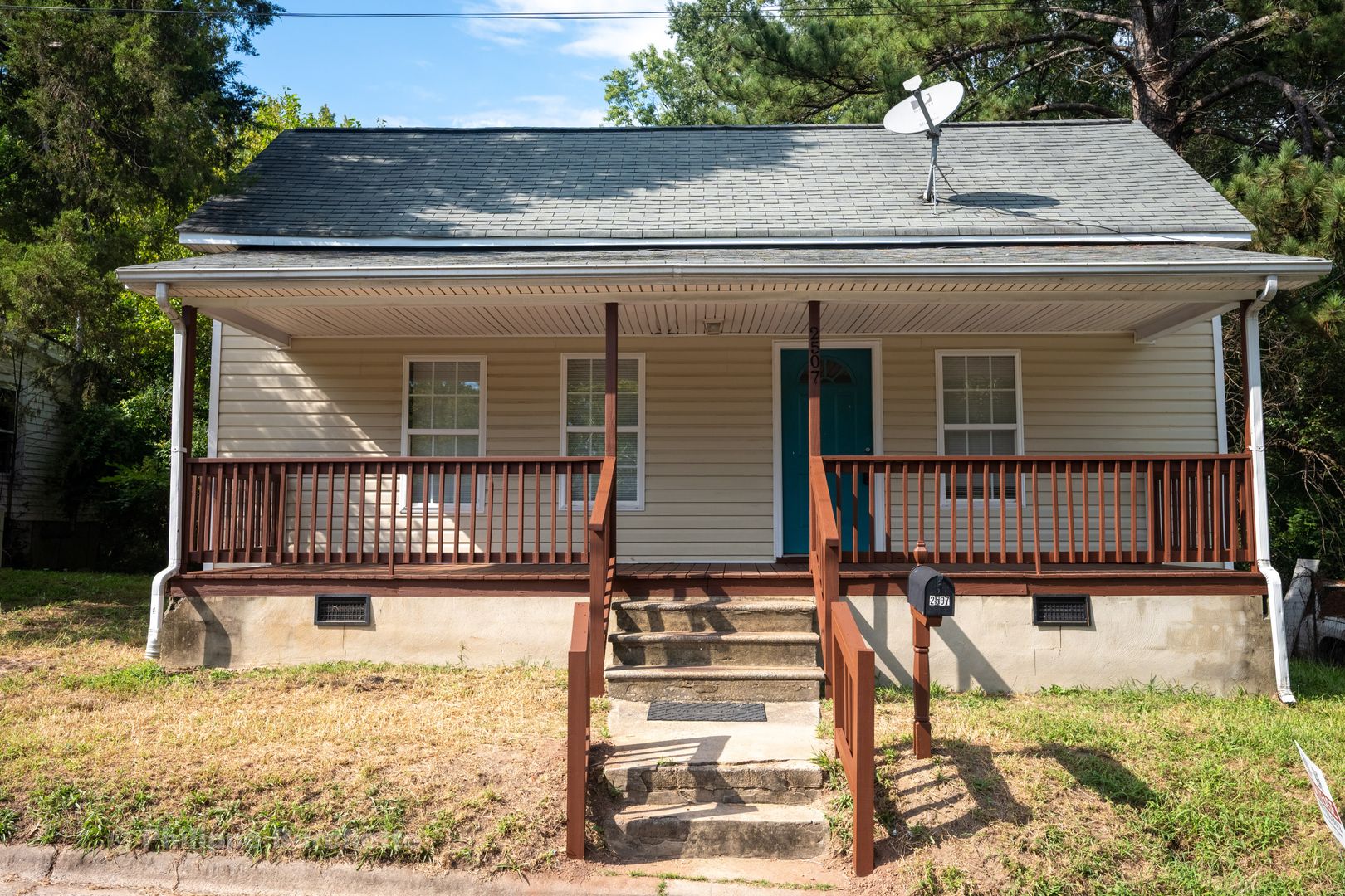 Durham House: 2507 Hart St