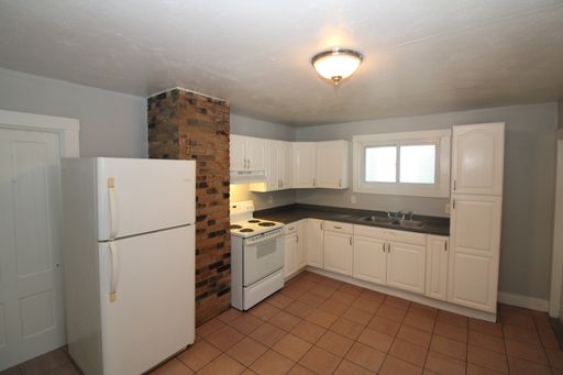 Downtown Dover 3BR | Pet Friendly with 2 Parking Spaces *SECTION 8 ACCEPTED* – photo 1