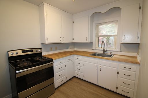 Spacious 3 Bedroom Apartment with Heat Included in Rochester, NH – photo 1