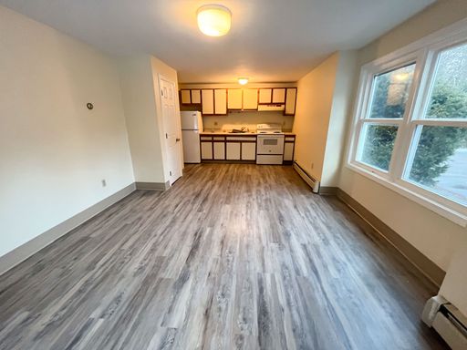 Pet Friendly 1-Bedroom Apartment in Barrington, NH - HEAT & HOT WATER INCLUDED!