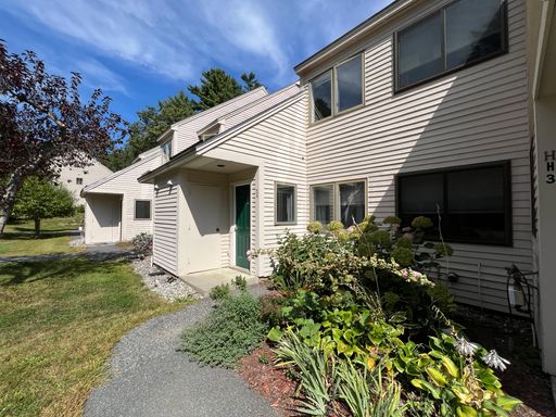 Norwich - 2 Bed, 1.5 Bath Woodhaven Condominium $2100 plus utilities / Pets allowed