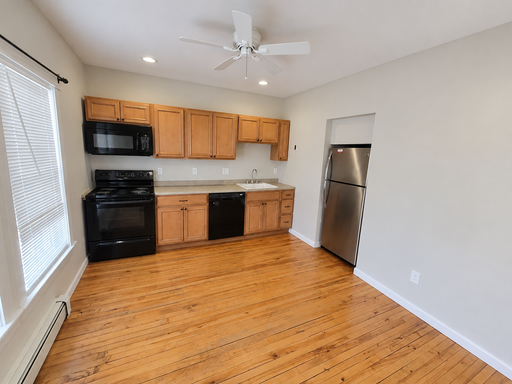 Sunapee, NH 2 Bed, 1 Bath Apartment - $1695 heat included