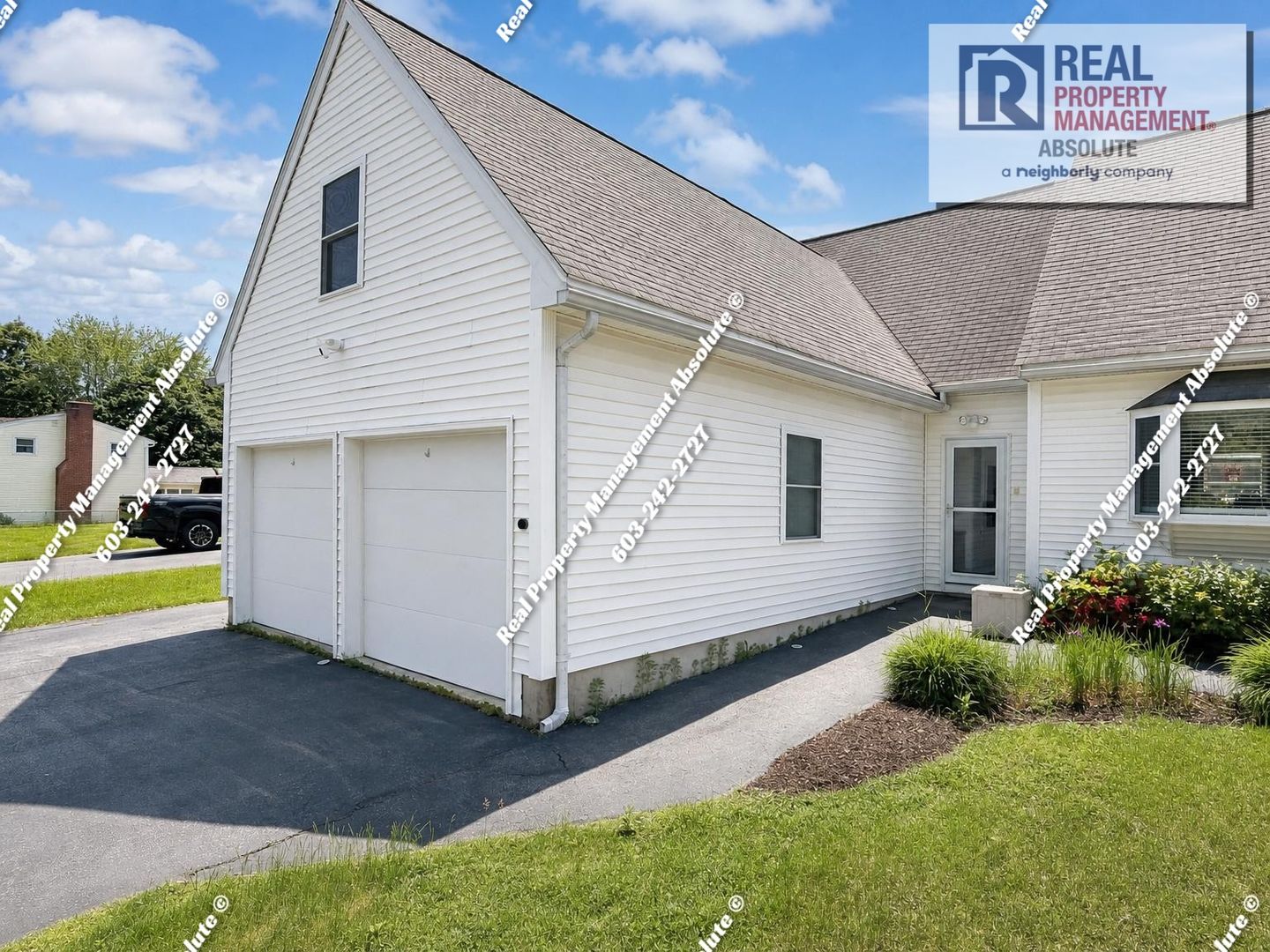 Nashua House: 15 Indiana Drive