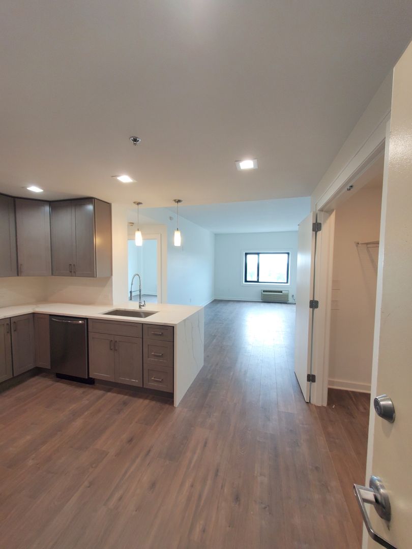 Rahway Condo: 1 Carriage Plaza