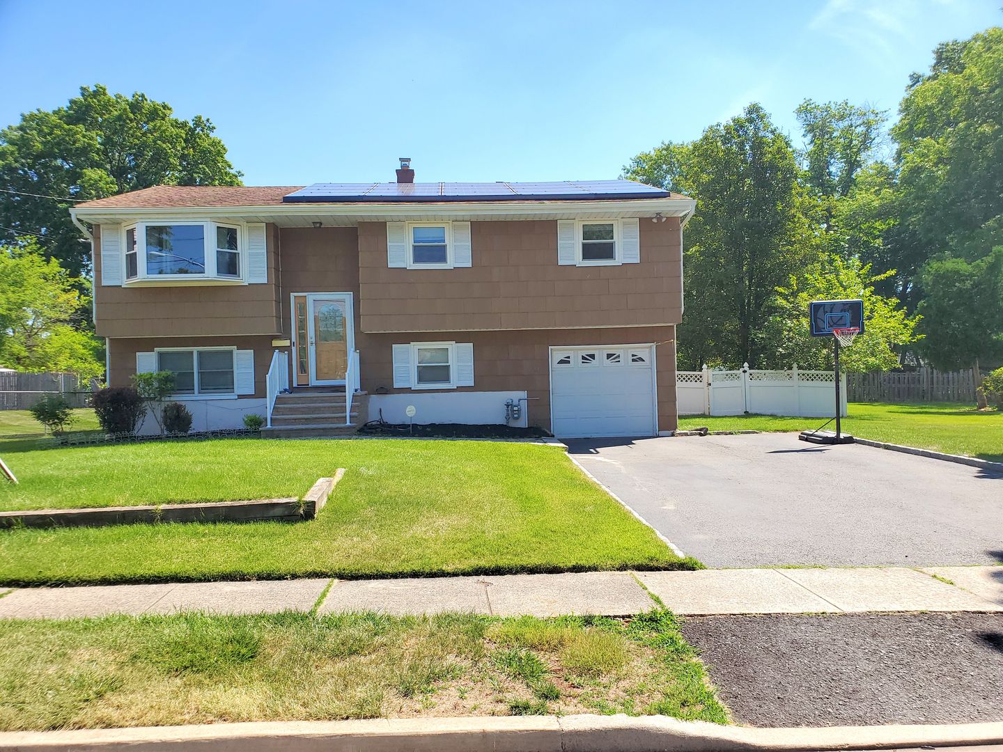 Single family, bi-level home with 4-bedrooms (one bedroom on ground level), 2.5 bathrooms, attached garage, "bonus room" & utility room located on a dead-end road!