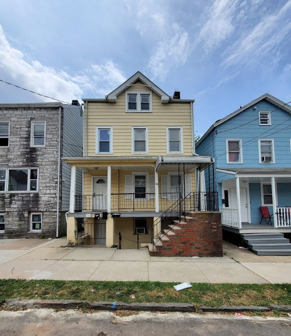 New Brunswick Apartment: 38 Division St