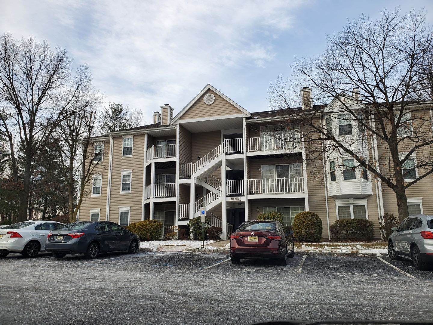 Mahwah Condo: 980 Juniper Way