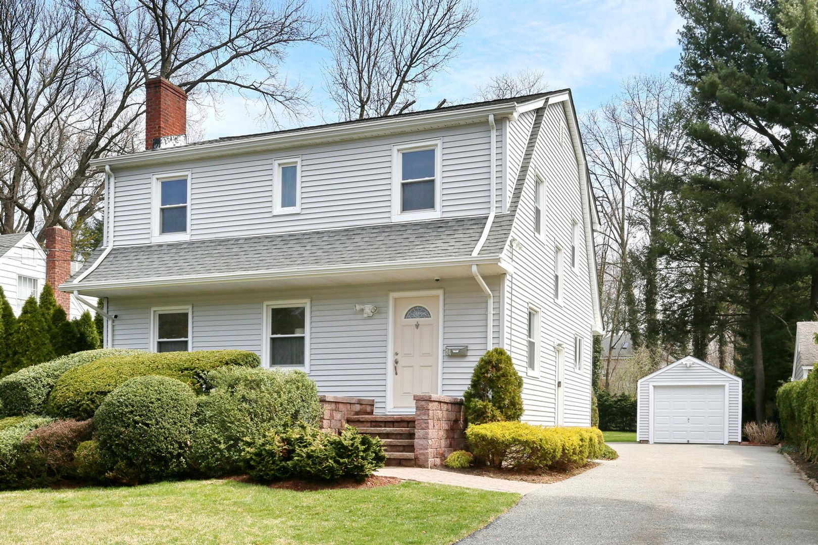 Tenafly House: 24 Palmer Avenue