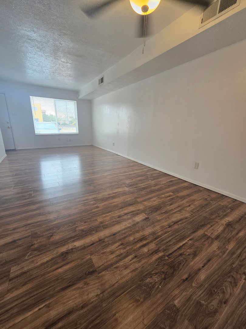 Albuquerque House: 1832 Buena Vista Dr SE UNIT A