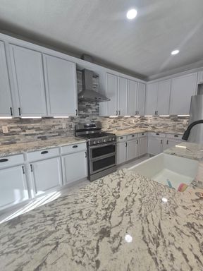 3-4 bedroom in Enchanted Hills! – photo 1