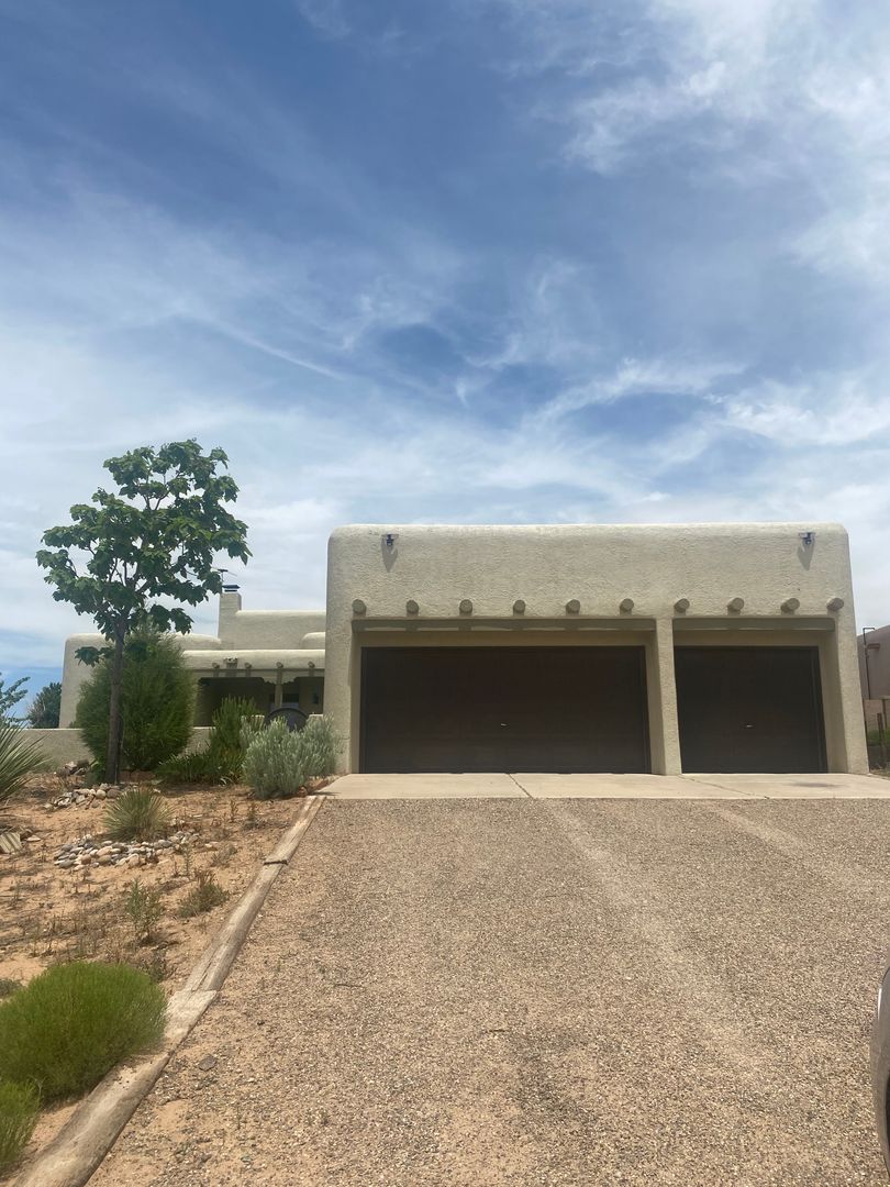 Rio Rancho House: 6045 Matamoros Rd NE