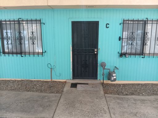 2-bedroom, 1-bathroom home located in the vibrant city of Albuquerque – photo 1