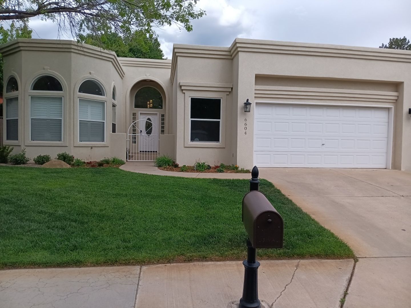 Albuquerque House: 6604 Glen Oak NE