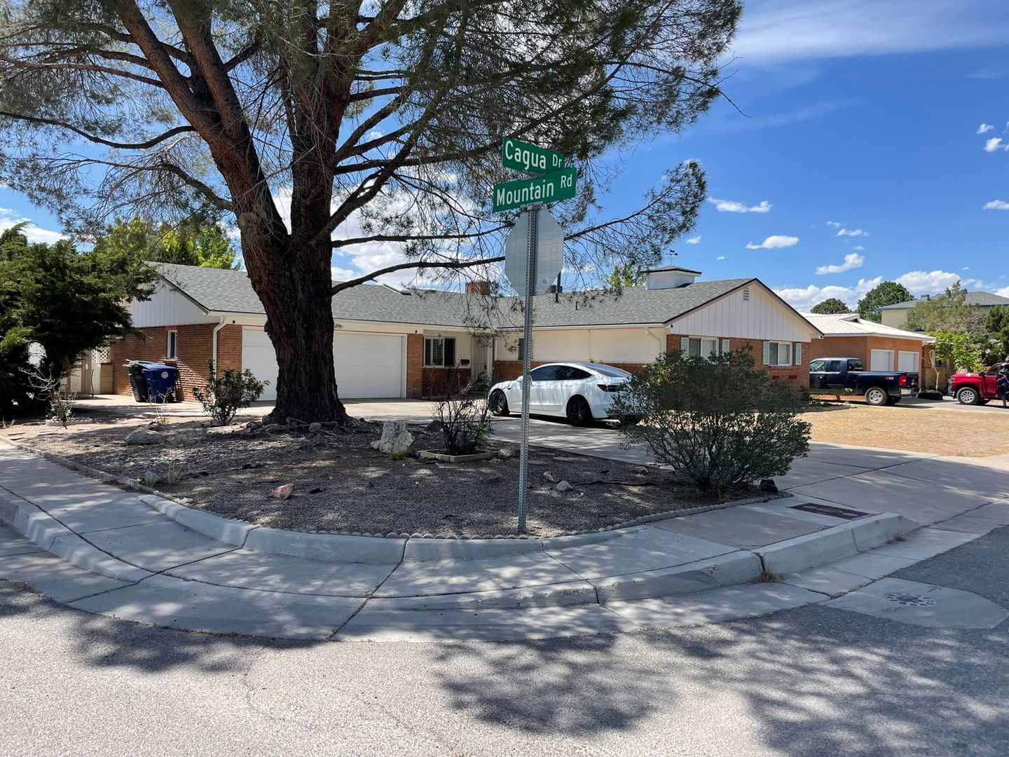 Albuquerque House: 1401 Cagua Drive NE