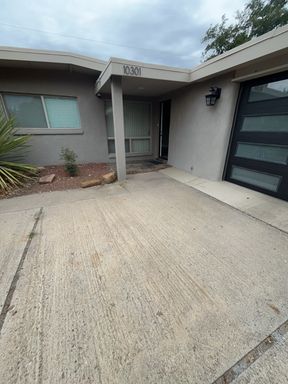 4 Bedroom, 2 Bathroom Home! Schedule a Showing! – photo 1