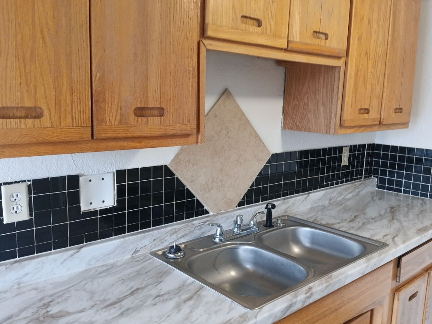 Albuquerque Apartment: 221 Estancia Dr. NW
