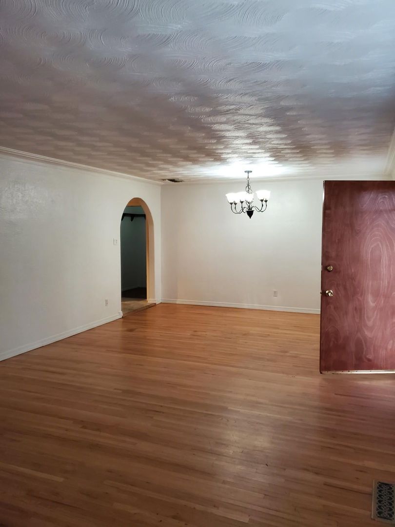 Albuquerque House: 1101 Indiana Street NE