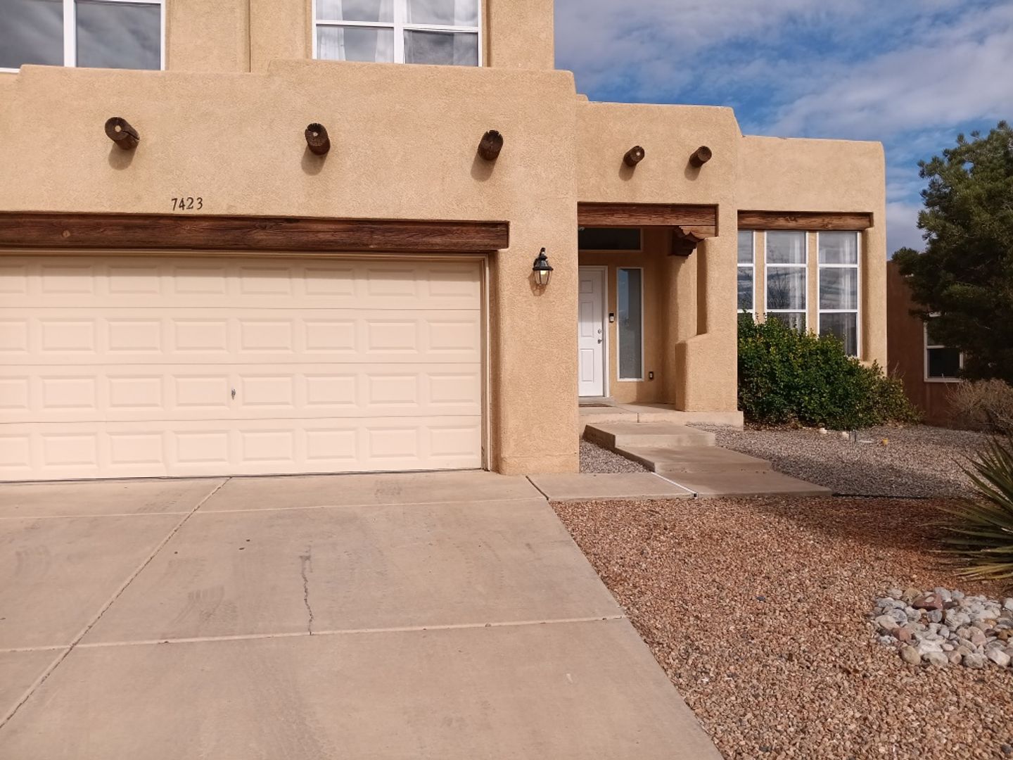 Albuquerque House: 7423 Silverthorne Rd. NW