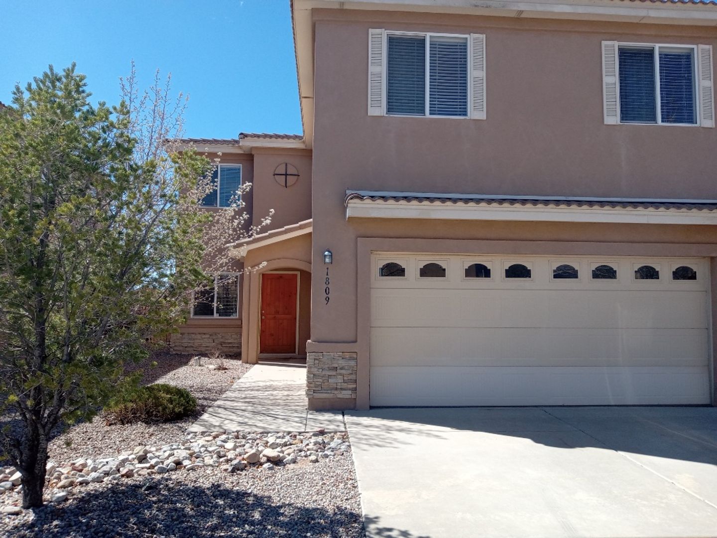 Albuquerque House: 1809 Black Gold Street SE