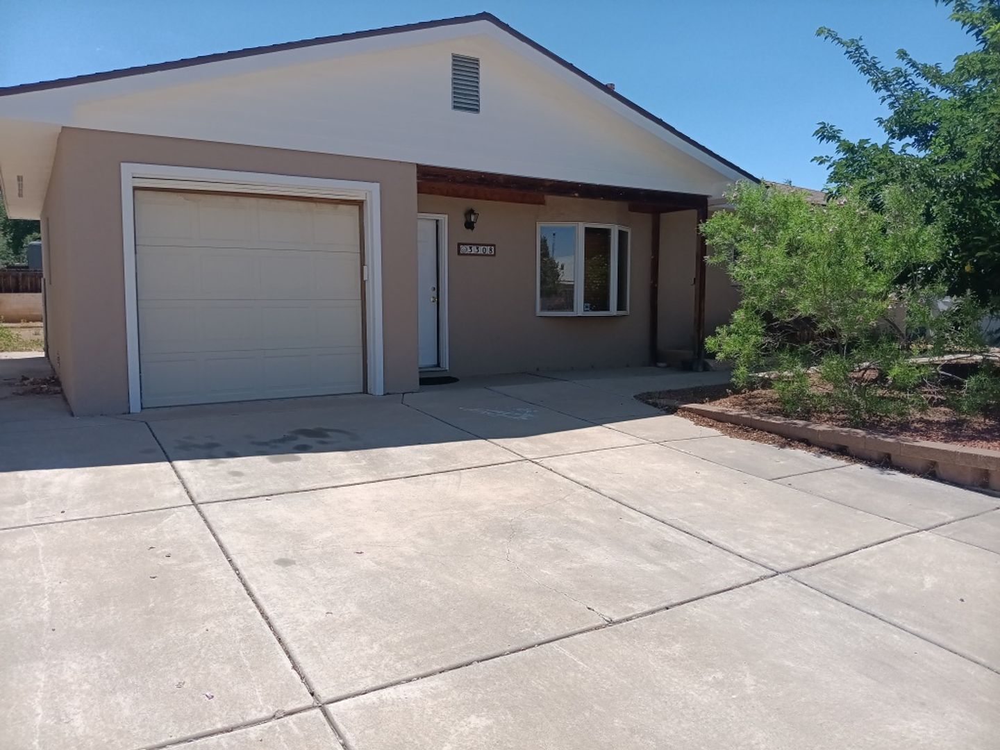 Albuquerque House: 3308 La Veta Dr NE