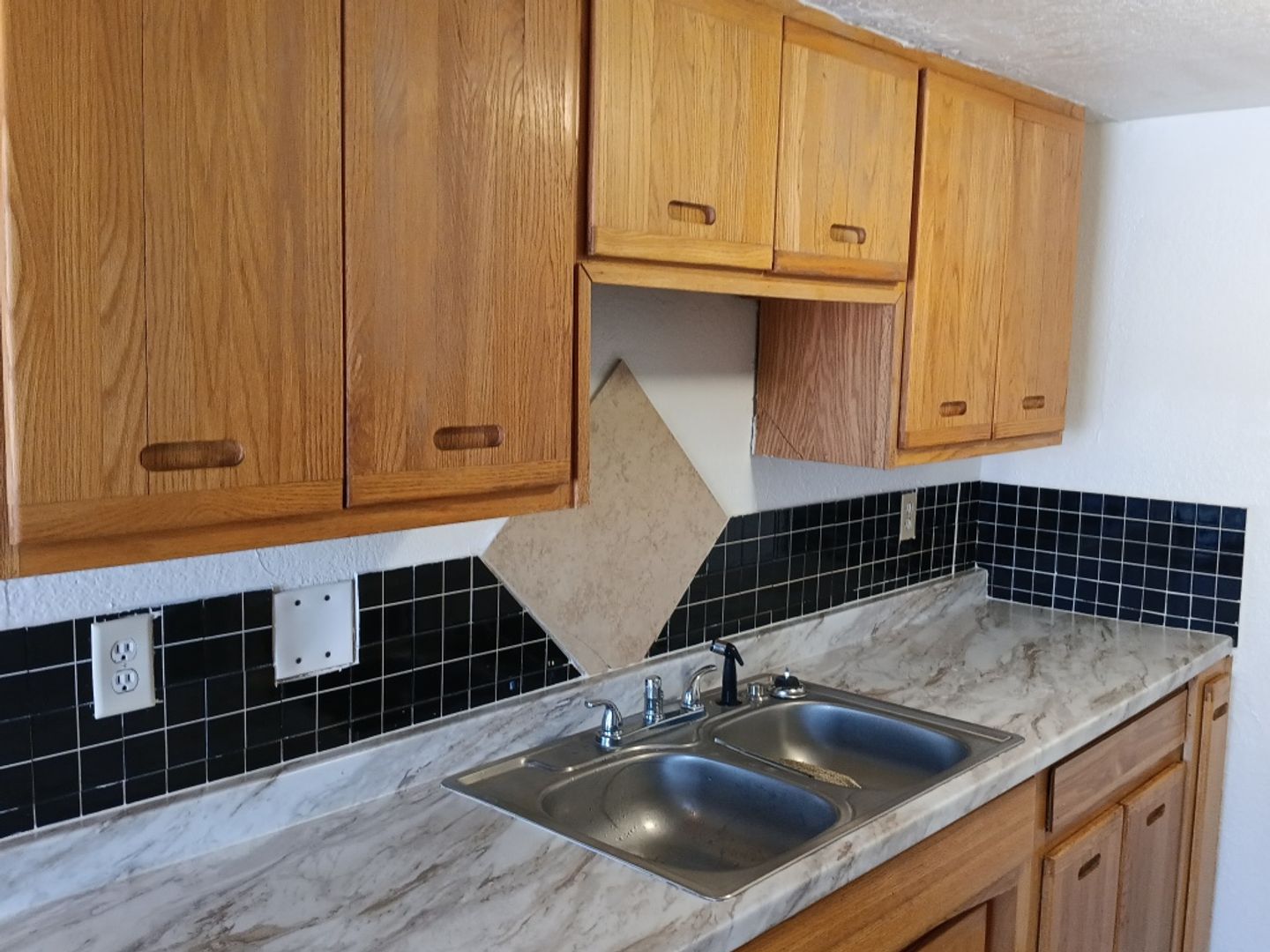 Albuquerque Apartment: 221 Estancia Dr. NW