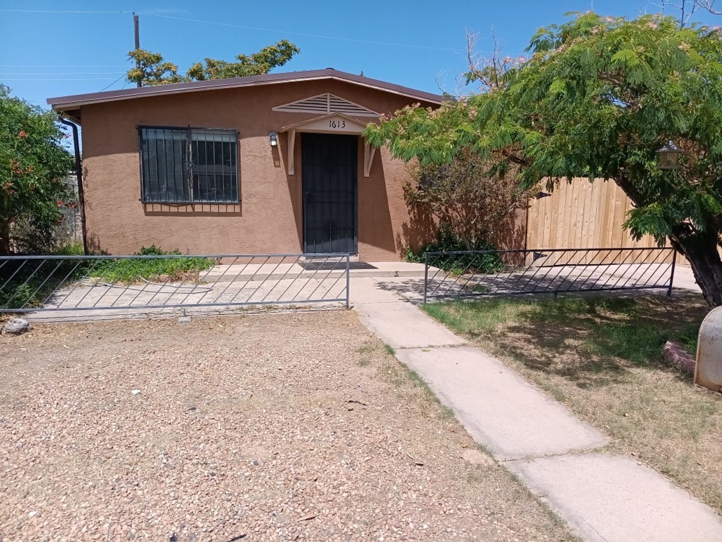 Albuquerque House: 1613 53rd St NW