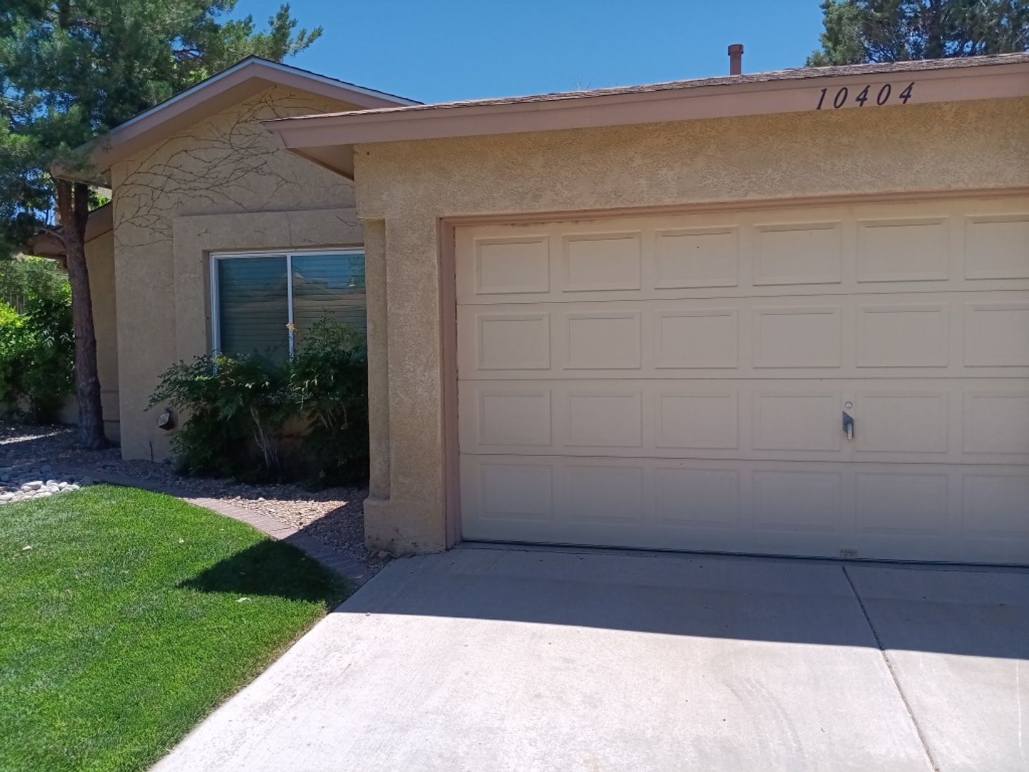 Albuquerque House: 10404 Griffith Park Dr NE