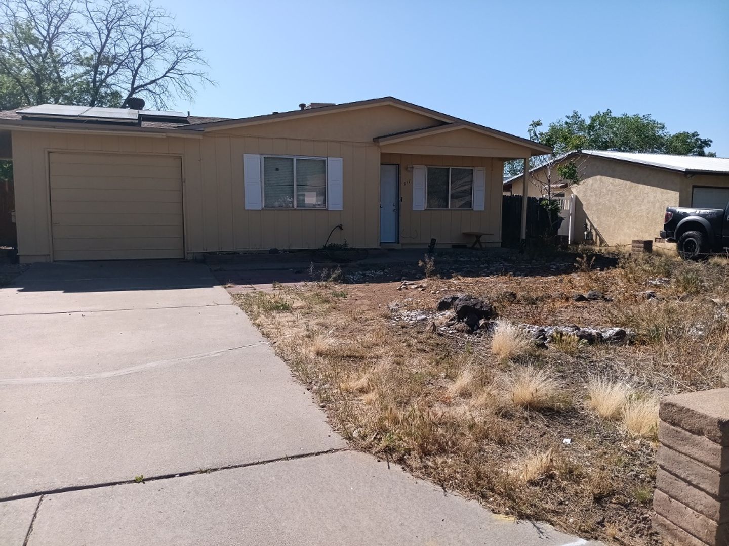 Albuquerque House: 517 Ida Pl NE