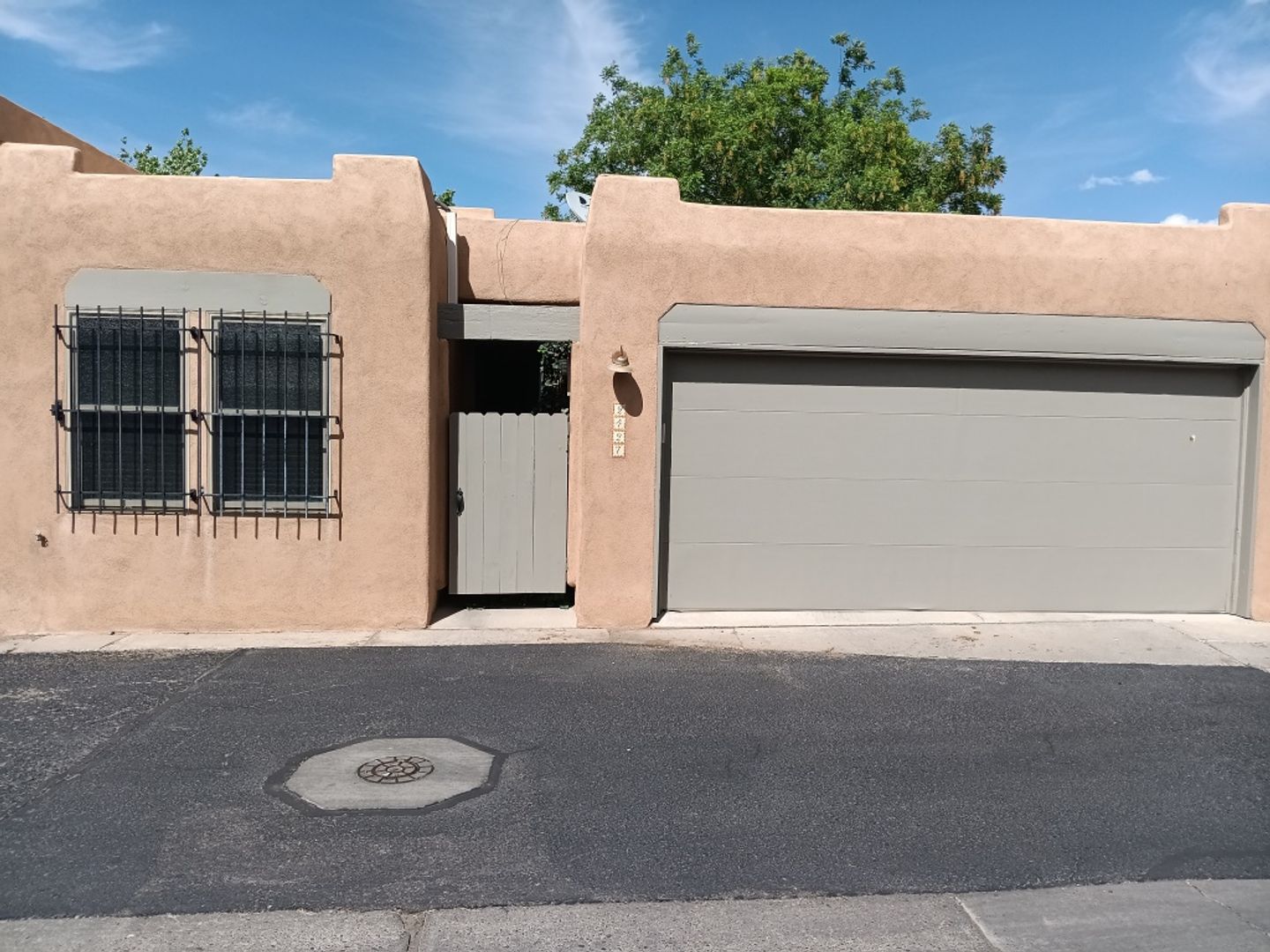Albuquerque House: 2427 NW Cir NW