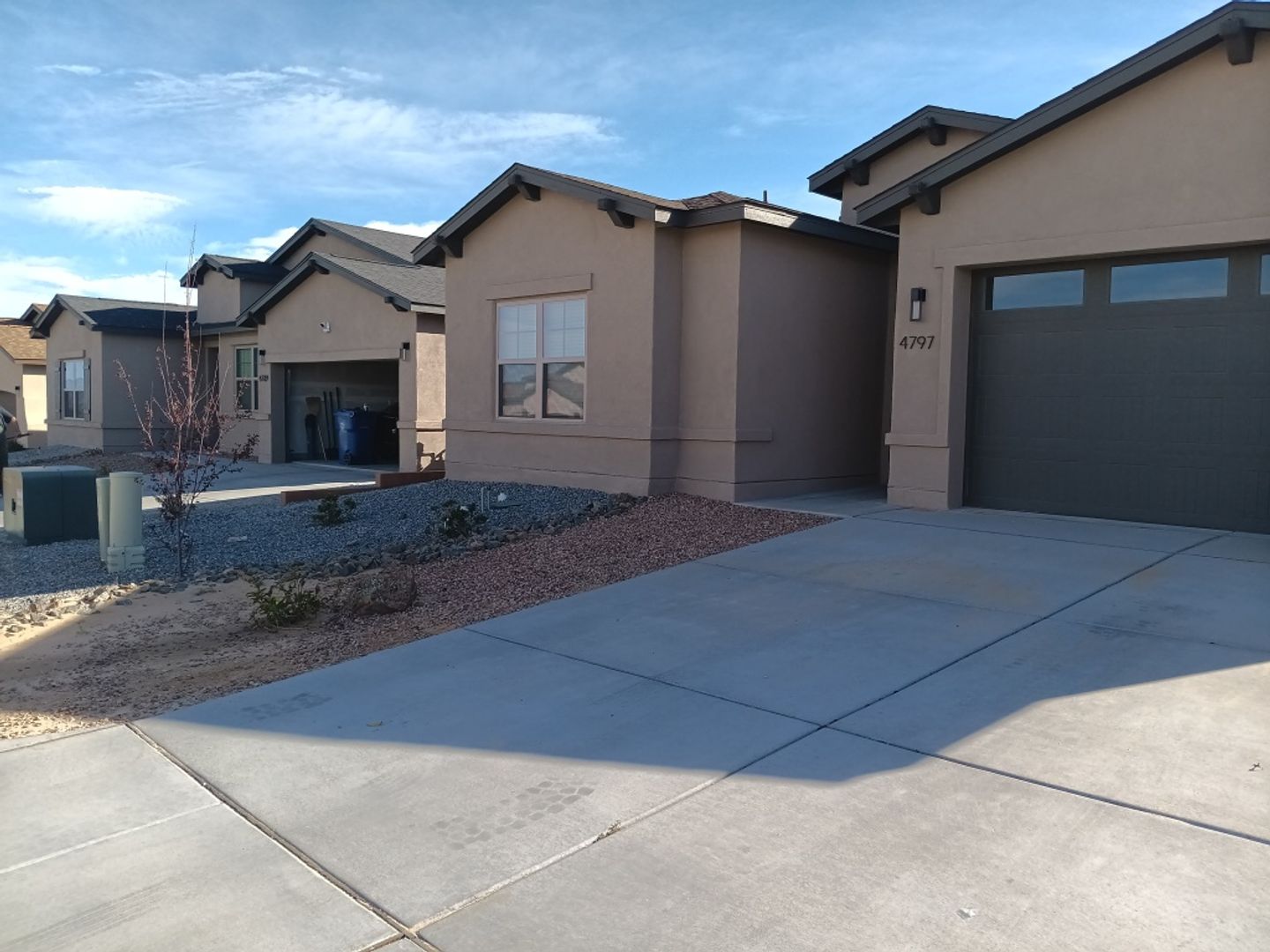 Los Lunas House: 4797 Guadalupe Peak St SW