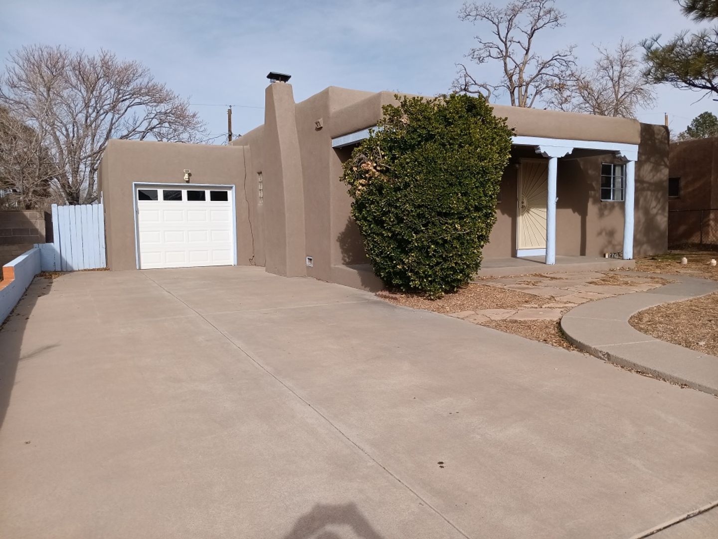 Albuquerque House: 2719 Santa Cruz Ave SE