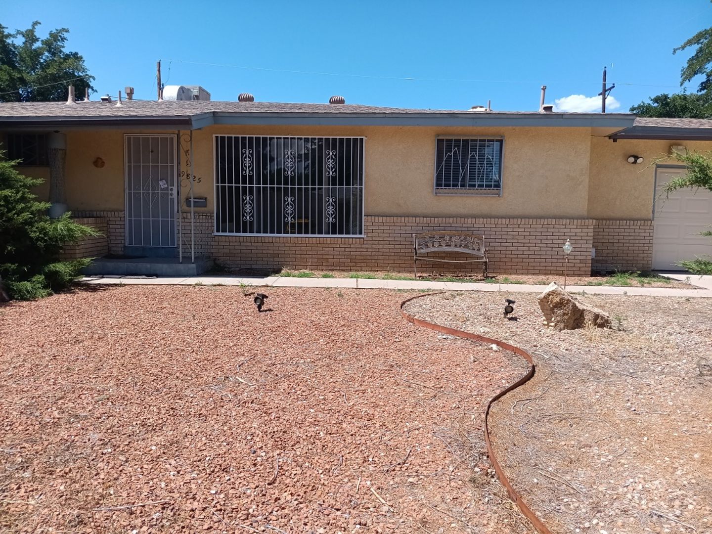 Albuquerque House: 9825 Robin Ave NE
